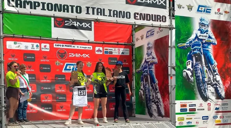 Giovanna Corrado sul podio del tricolore Minienduro