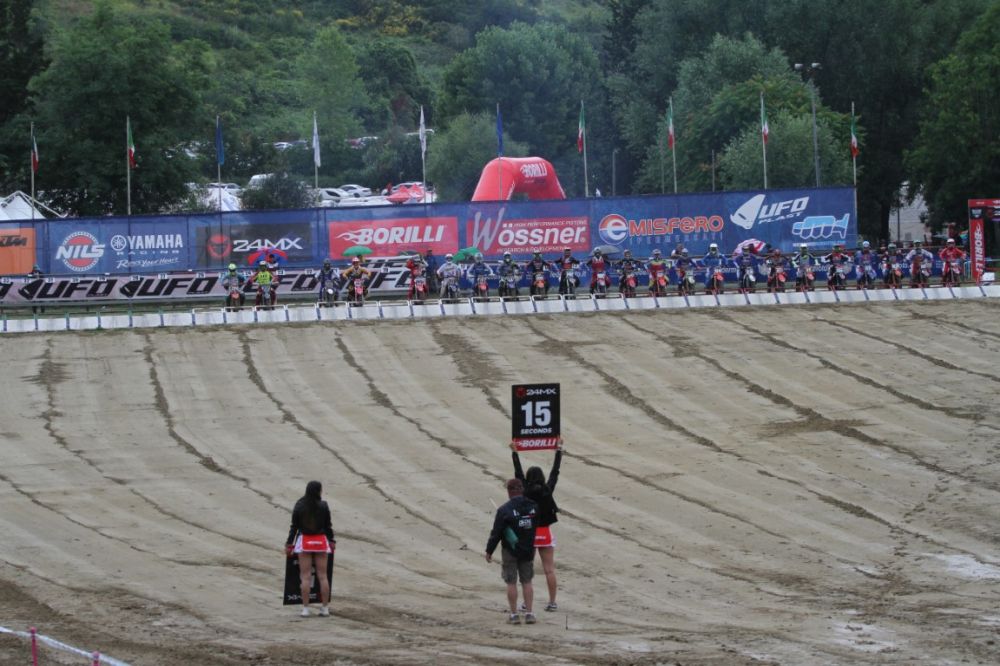 Una partenza gara-1 Gruppo B MX1-MX2